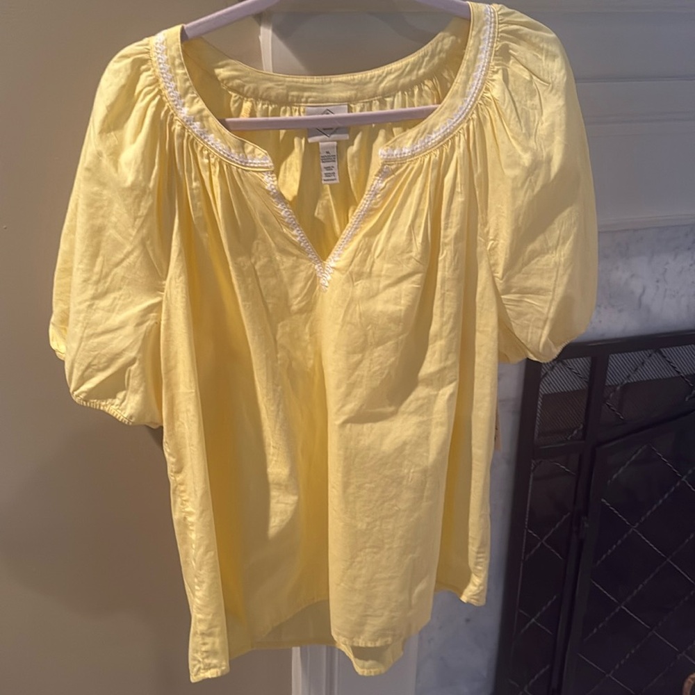 NWT Women’s St. Johns Bay Blouse. Yellow and white in XL
